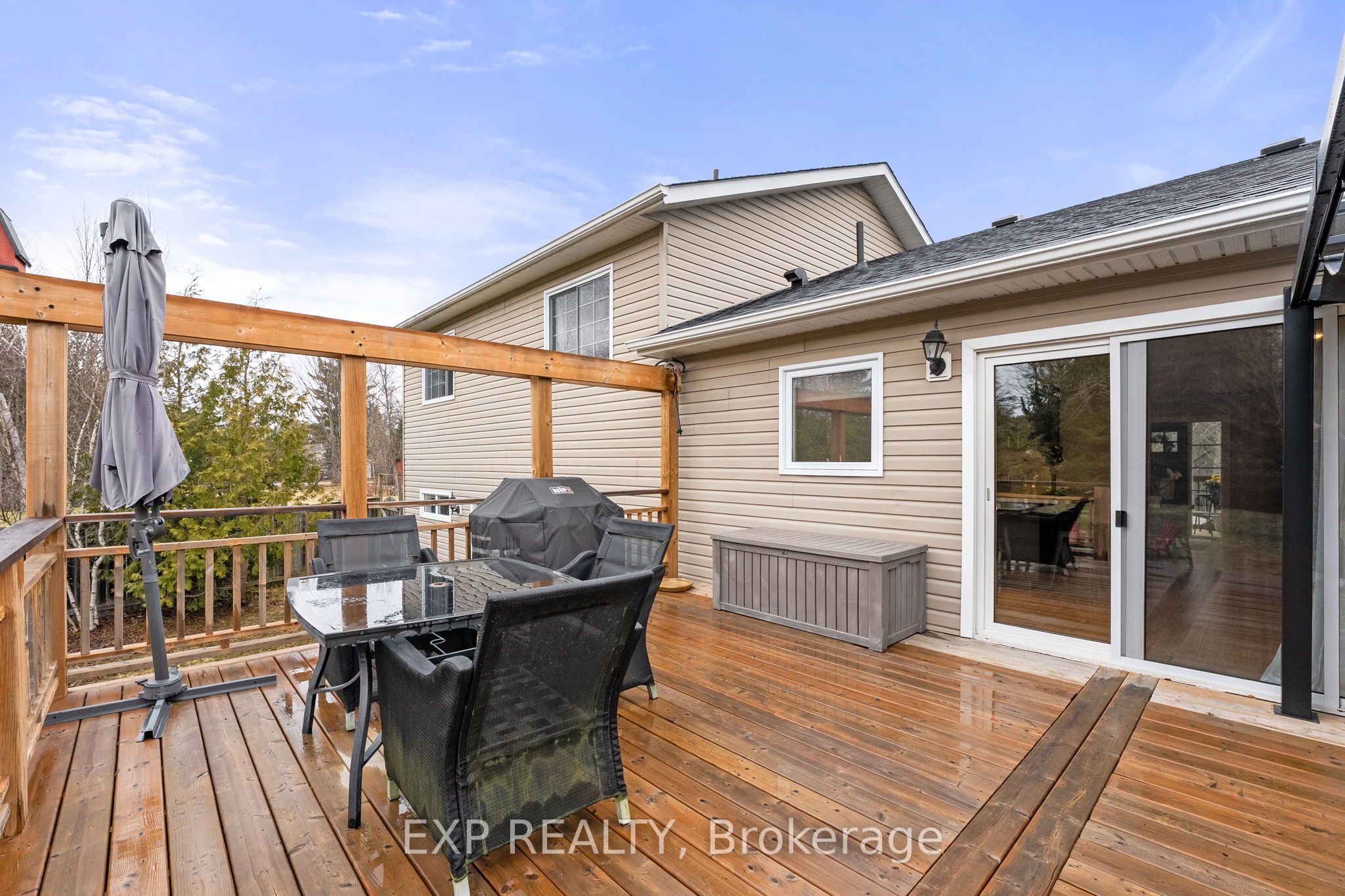 90 Pinecrest Road, Georgina, ON L0E 1N0