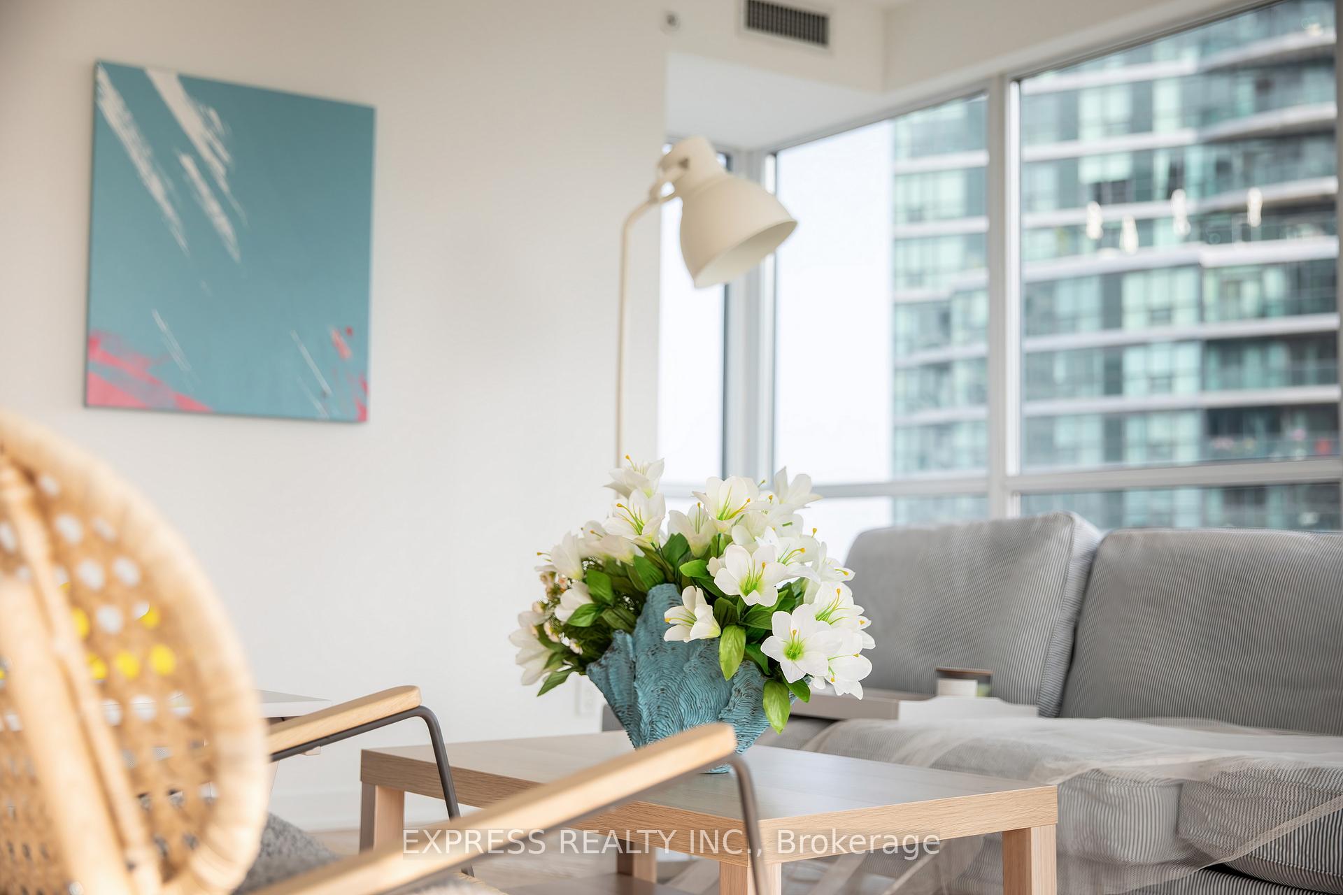 2 Bedrooms Condo at 20 Bruyeres, Toronto For sale