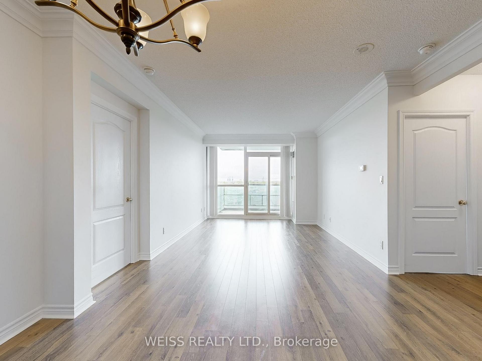 3 Bedrooms Condo at 88 Promenade, Vaughan For sale
