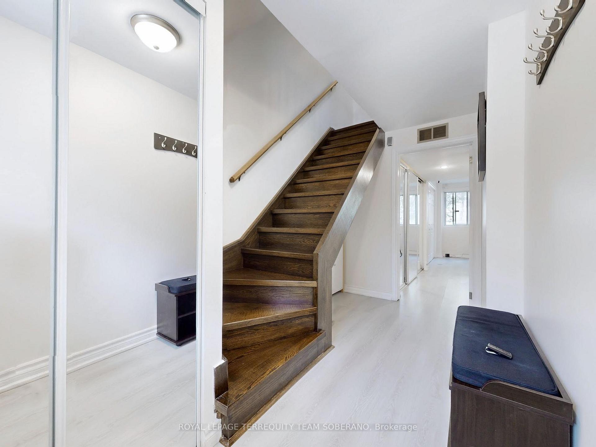 3 Bedrooms Condo at 8 Village Greenway, Toronto For sale