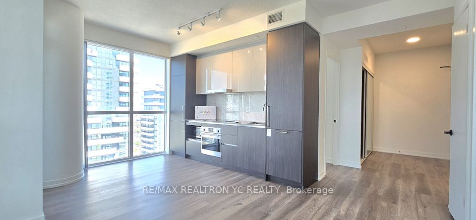 225 Commerce