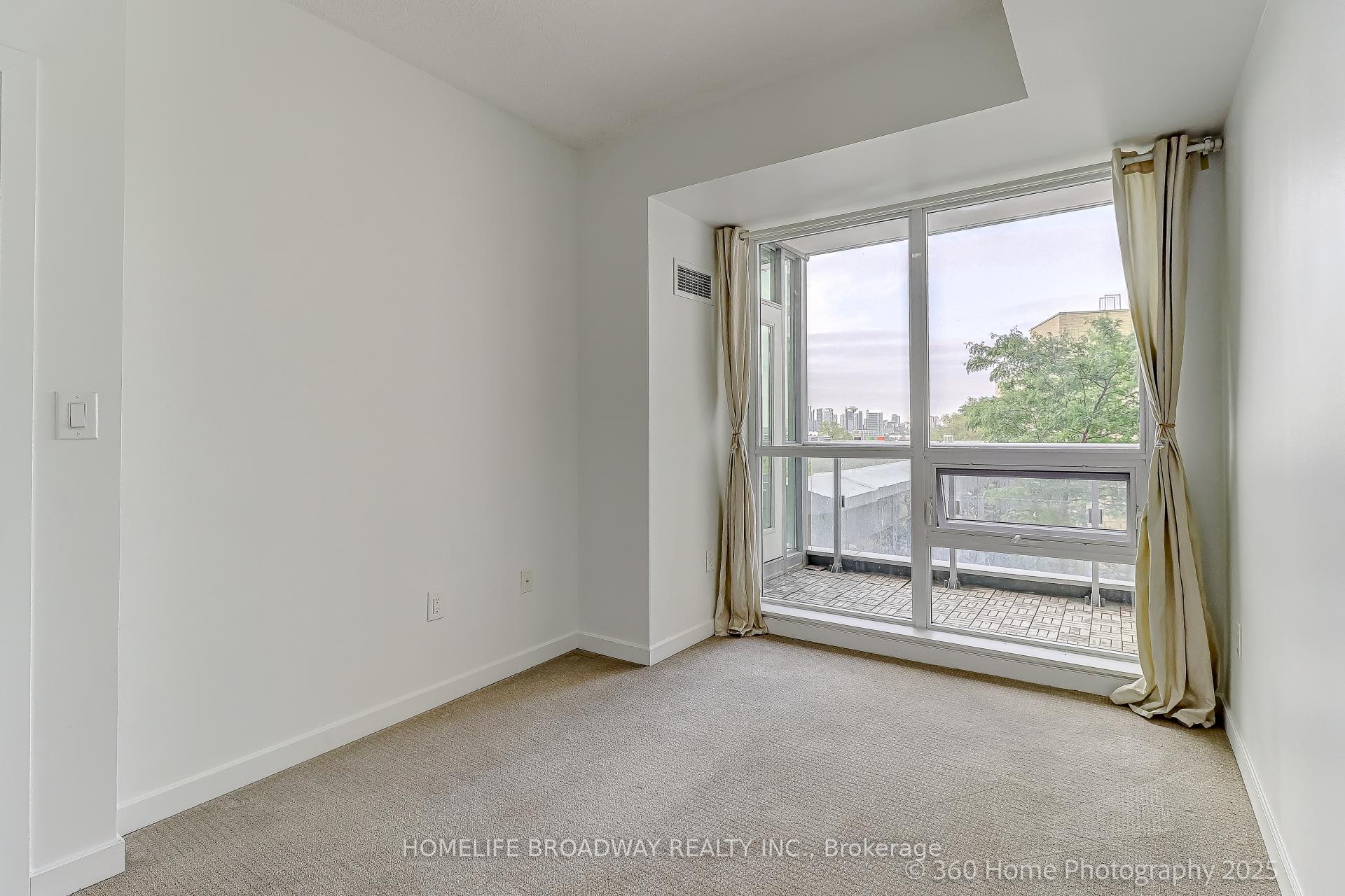 2 Bedrooms Condo at 62 Forest Manor, Toronto For sale