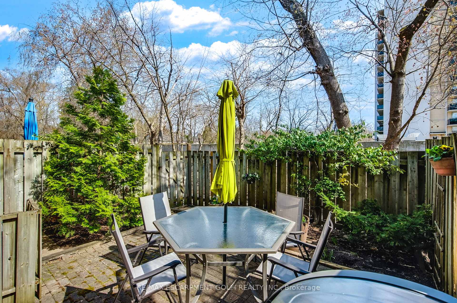 4 Bedrooms Condo at 3041 Glencrest,  Burlington For sale