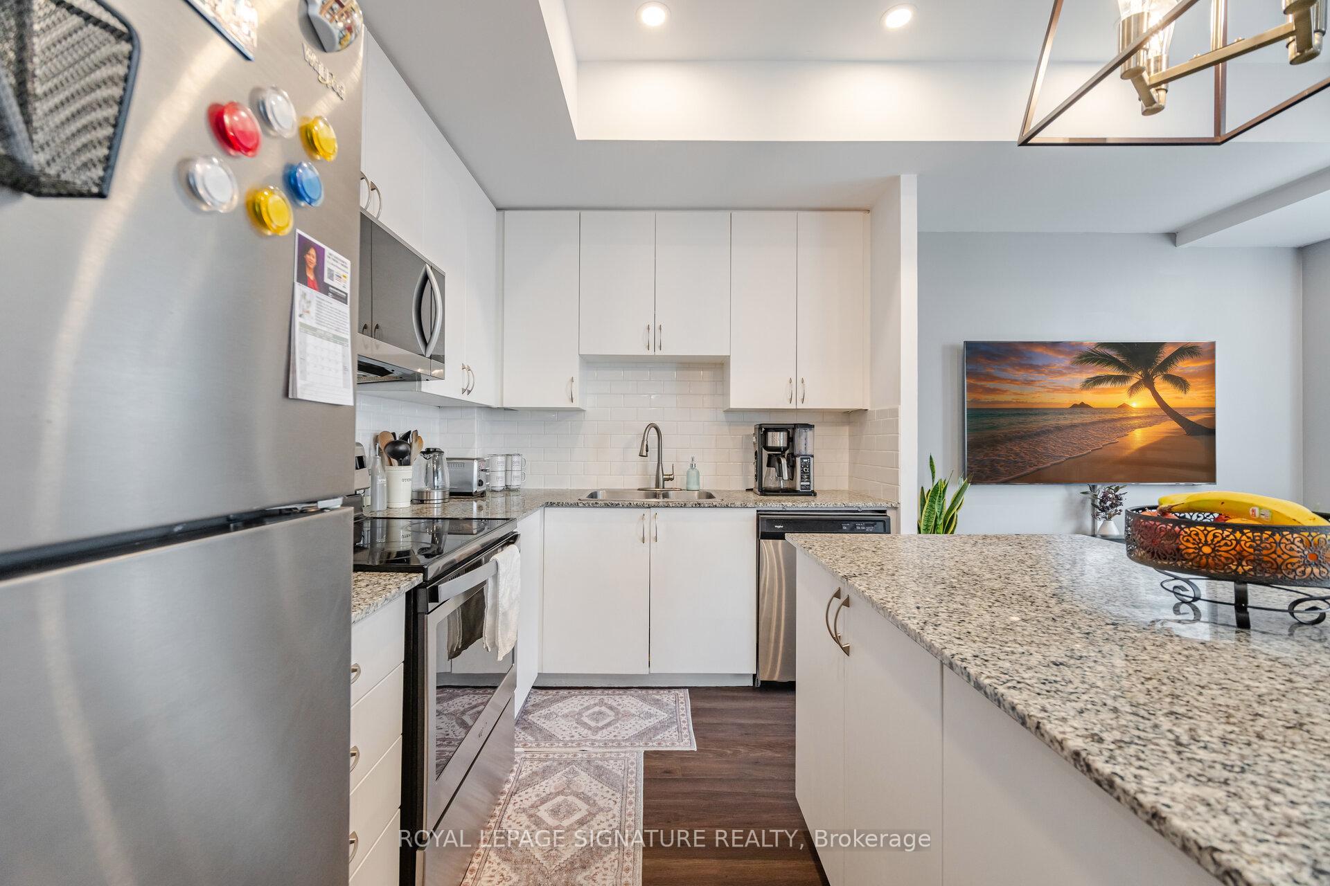 2 Bedrooms Condo at 5289 Highway 7, Vaughan For sale