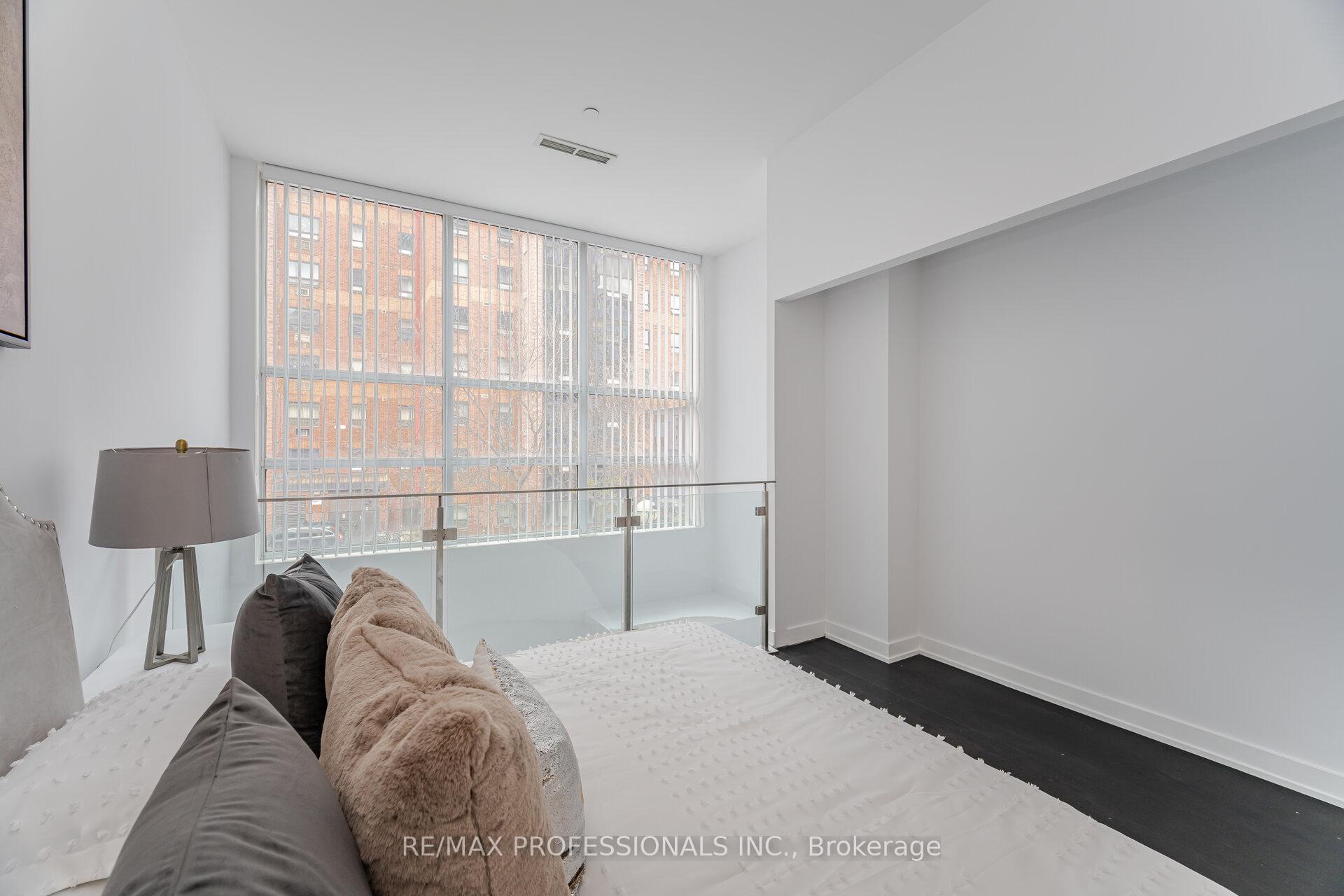 2 Bedrooms Condo at 1030 King, Toronto For sale