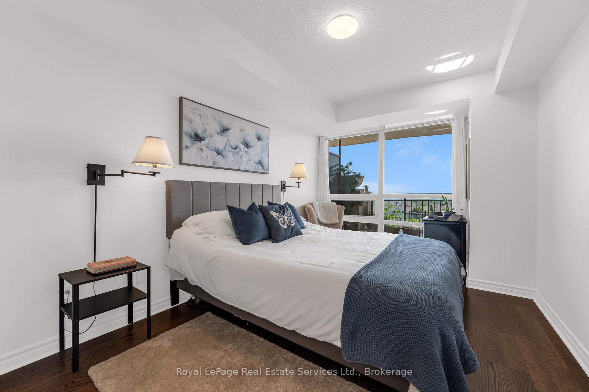2 Bedrooms Condo at 2391 Central Park, Oakville For sale