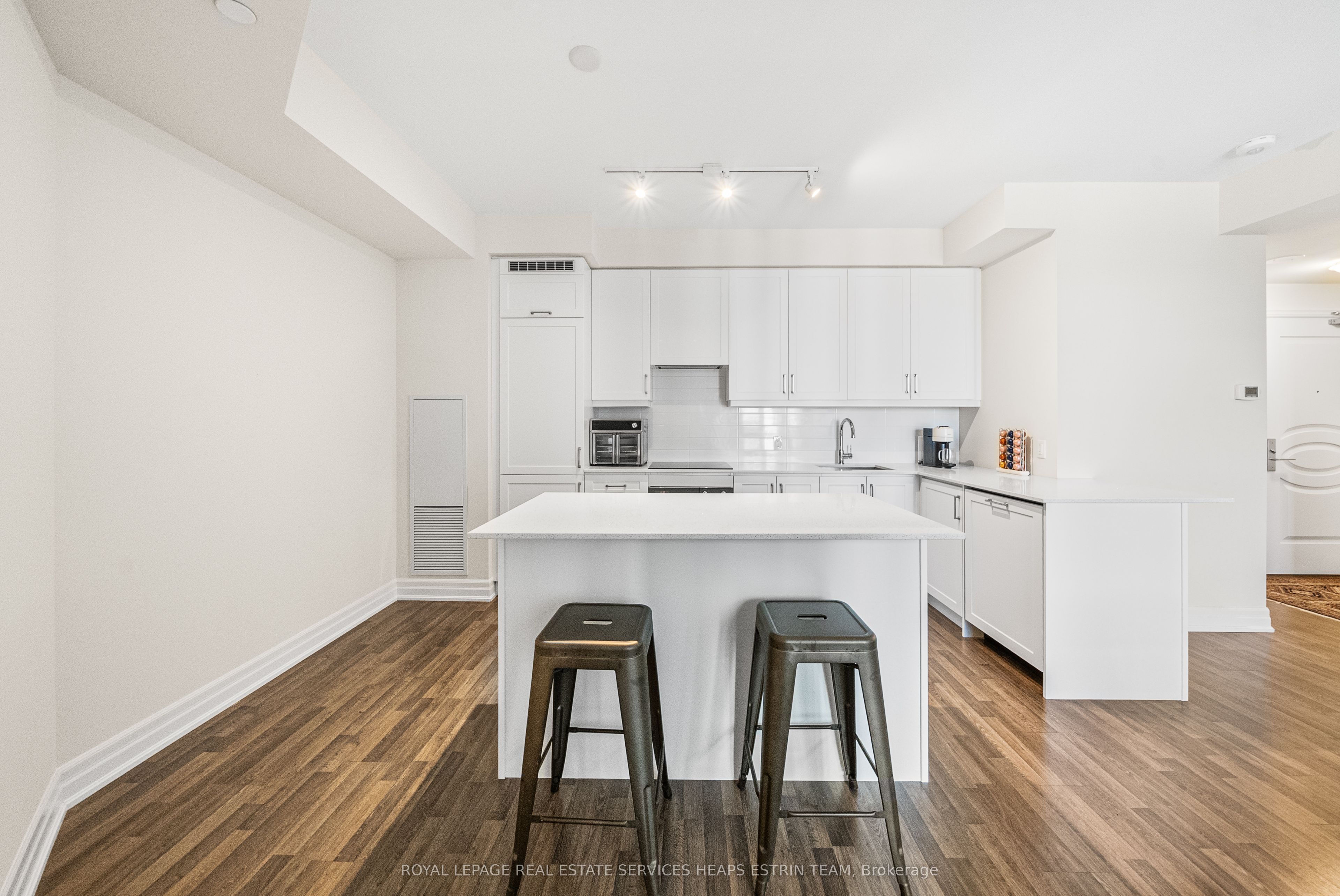 9075 Jane Street, #518