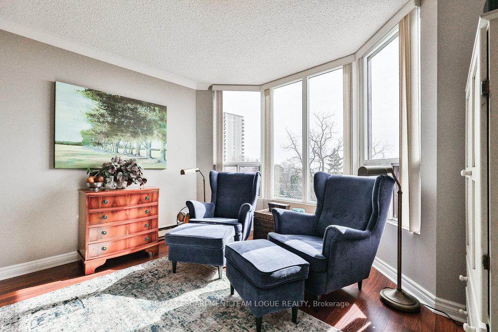 2 Bedrooms Condo at 2121 Lakeshore,  Burlington For sale