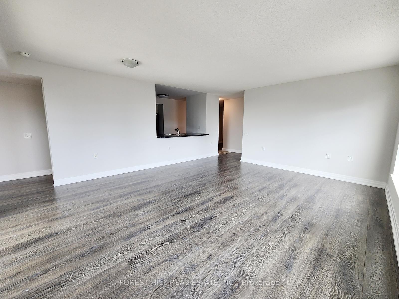 3 Bedrooms Condo at 21 Hillcrest, Toronto For sale