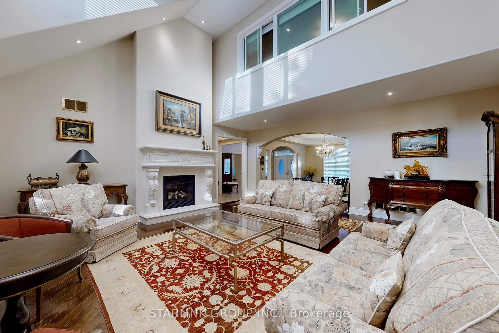 6 Bedrooms Condo at 729 Hidden Grove,  Mississauga For sale
