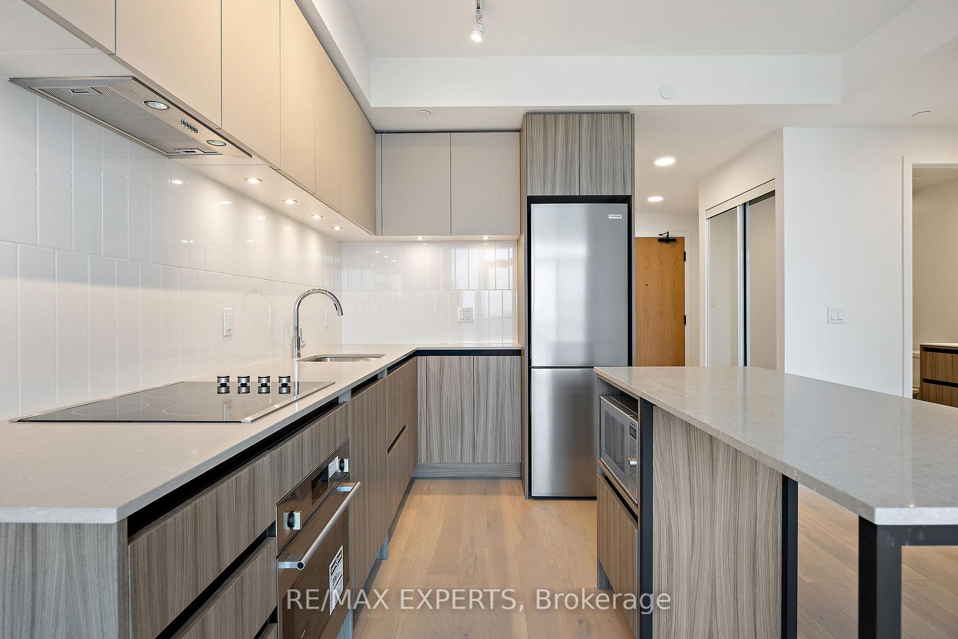 2 Bedrooms Condo at 7950 Bathurst, Vaughan For sale