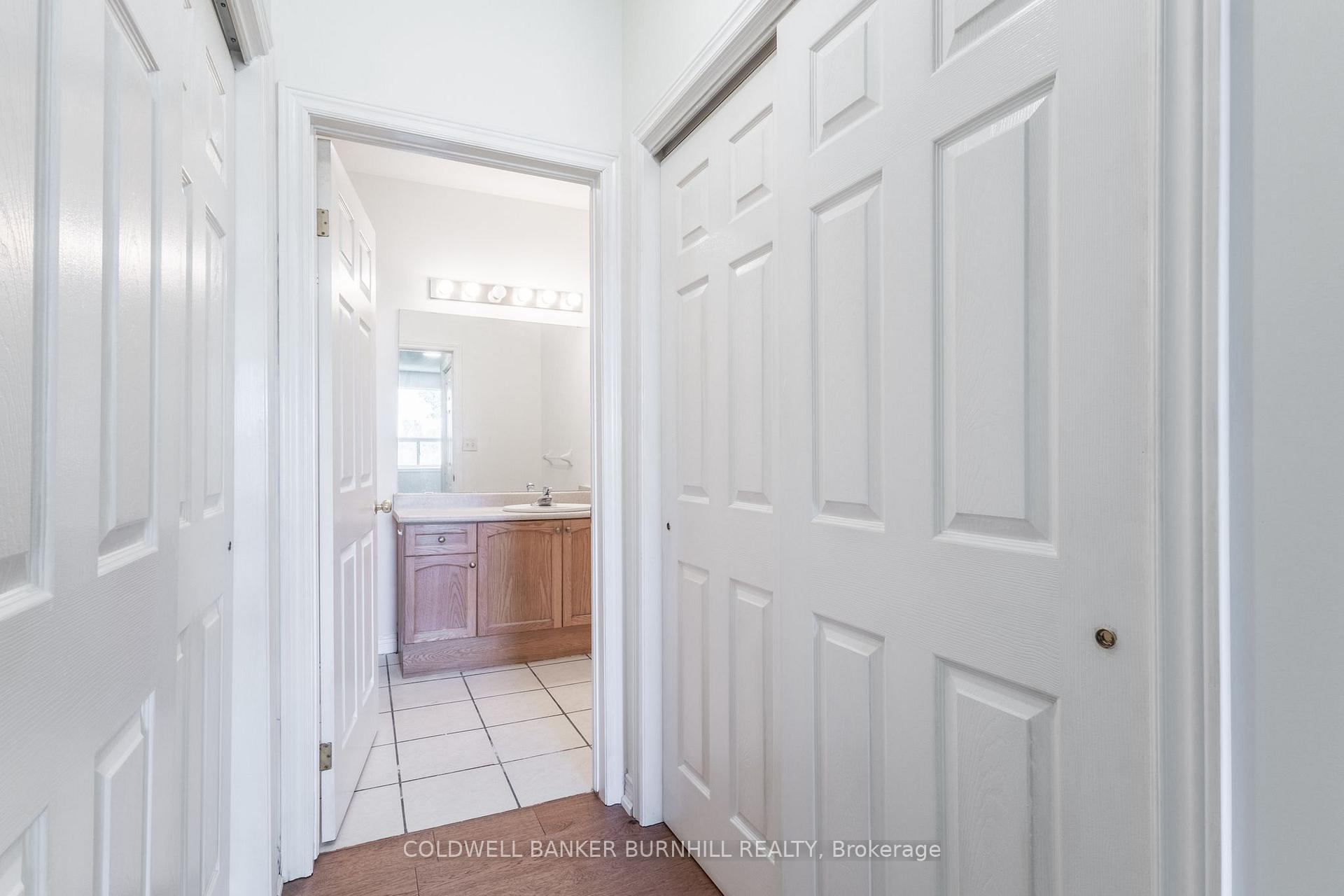 2 Bedrooms Condo at 56 Northern Breeze, Hamilton For sale