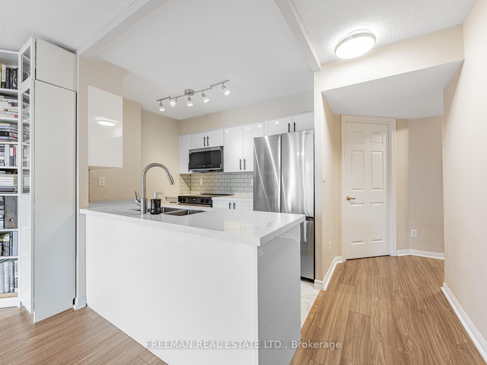 2 Bedrooms Condo at 260 Merton, Toronto For sale
