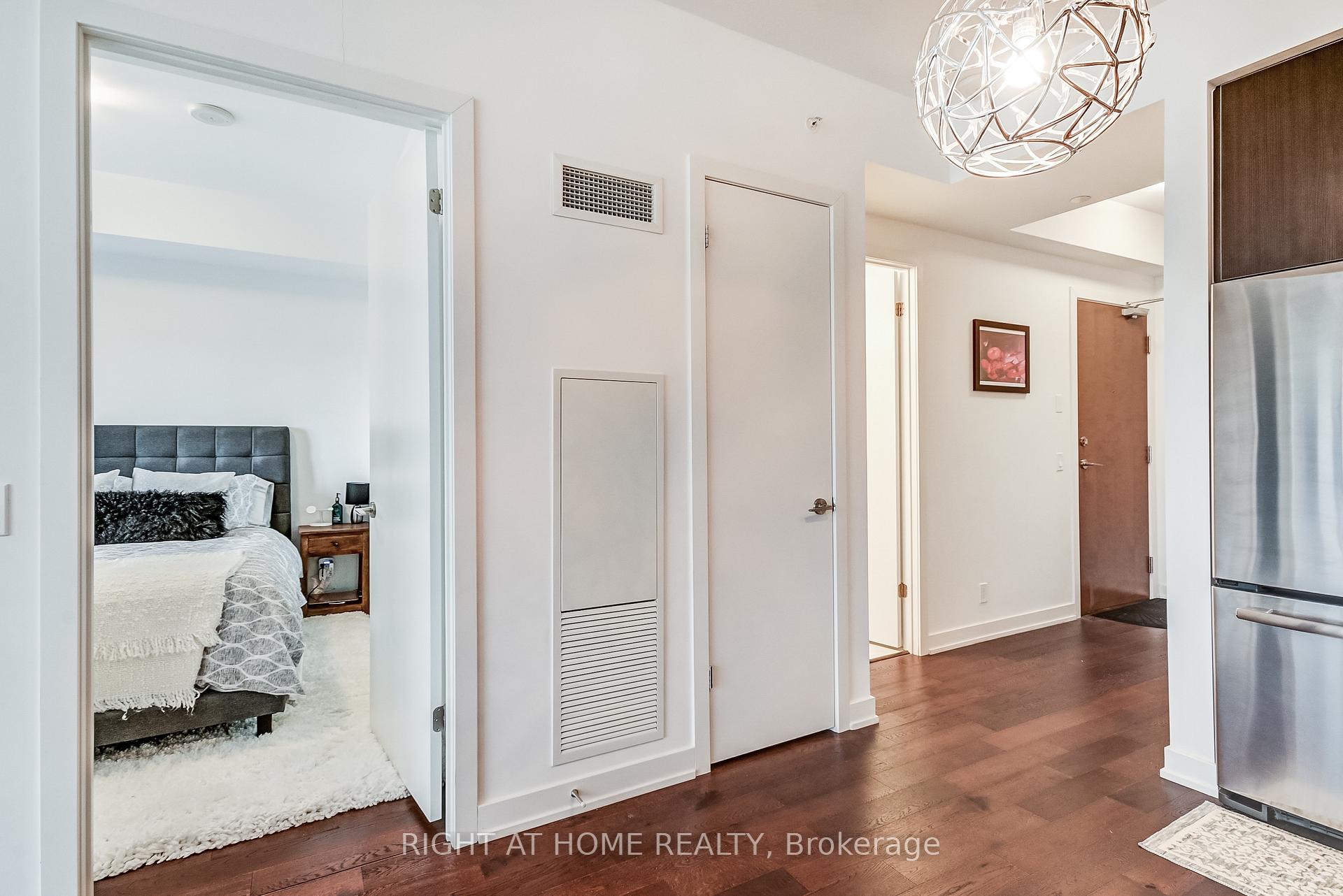 2 Bedrooms Condo at 2212 Lake Shore, Toronto For sale