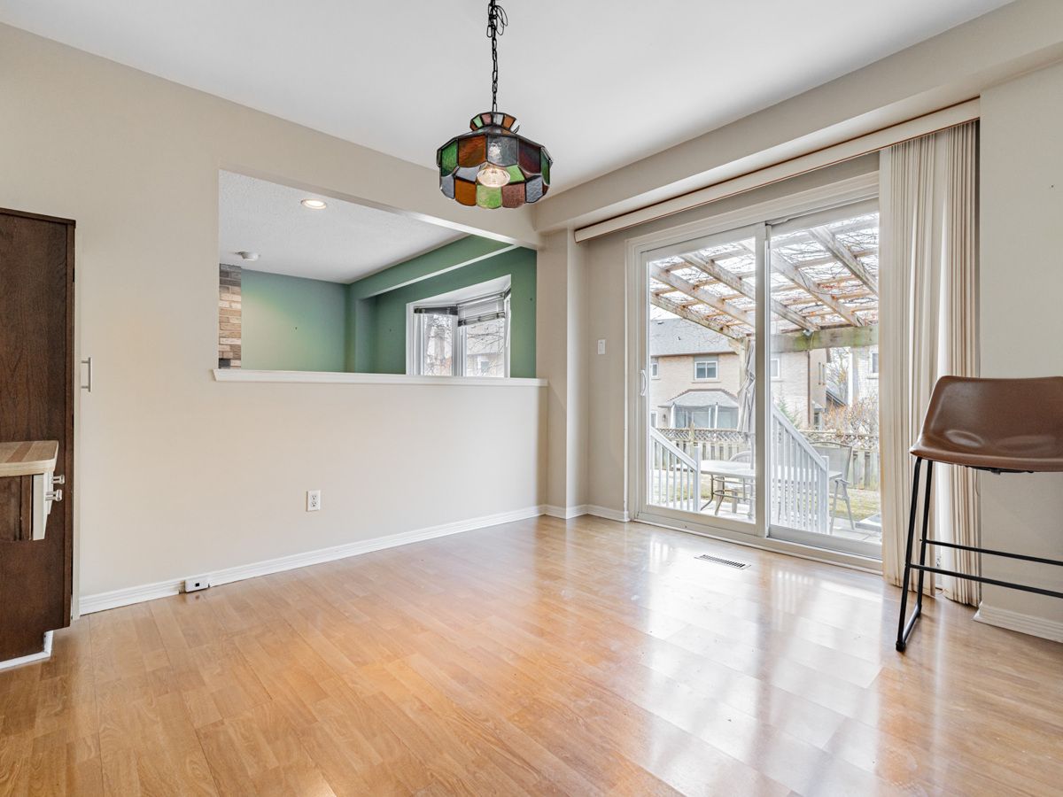 18 Finlayson Court W