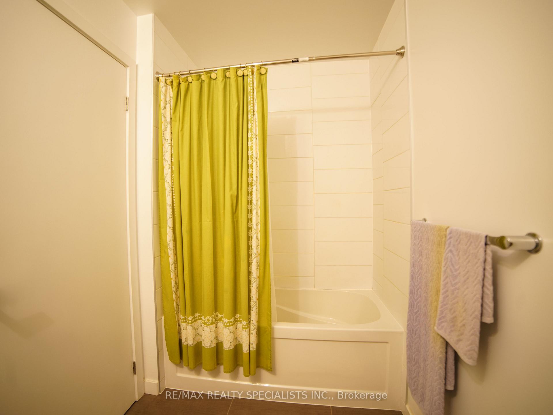 2 Bedrooms Condo at 50 Forest Manor, Toronto For sale