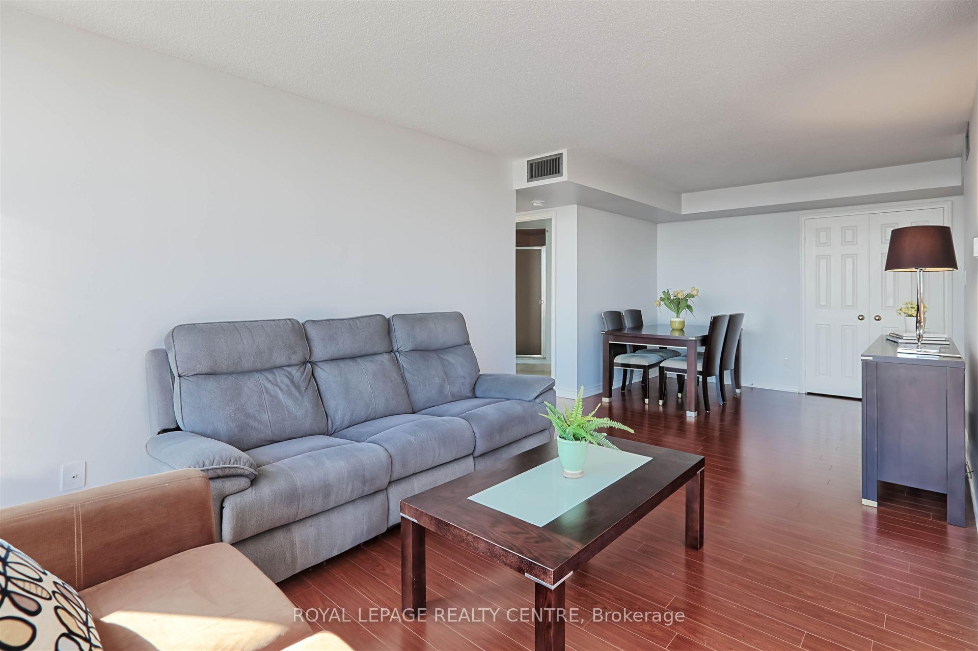 2 Bedrooms Condo at 880 Dundas,  Mississauga For sale