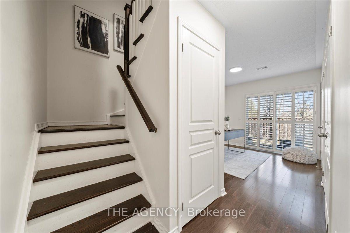 3 Bedrooms Condo at 6625 Falconer, Mississauga For sale