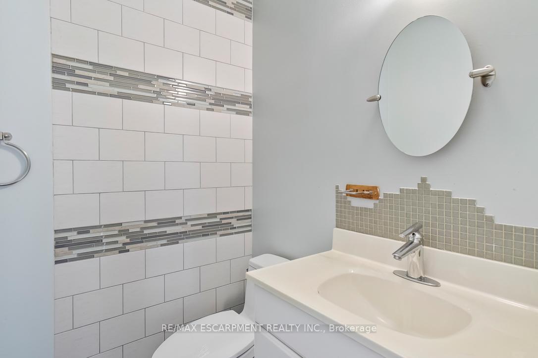 3 Bedrooms Condo at 750 Burnhamthorpe, Mississauga For sale