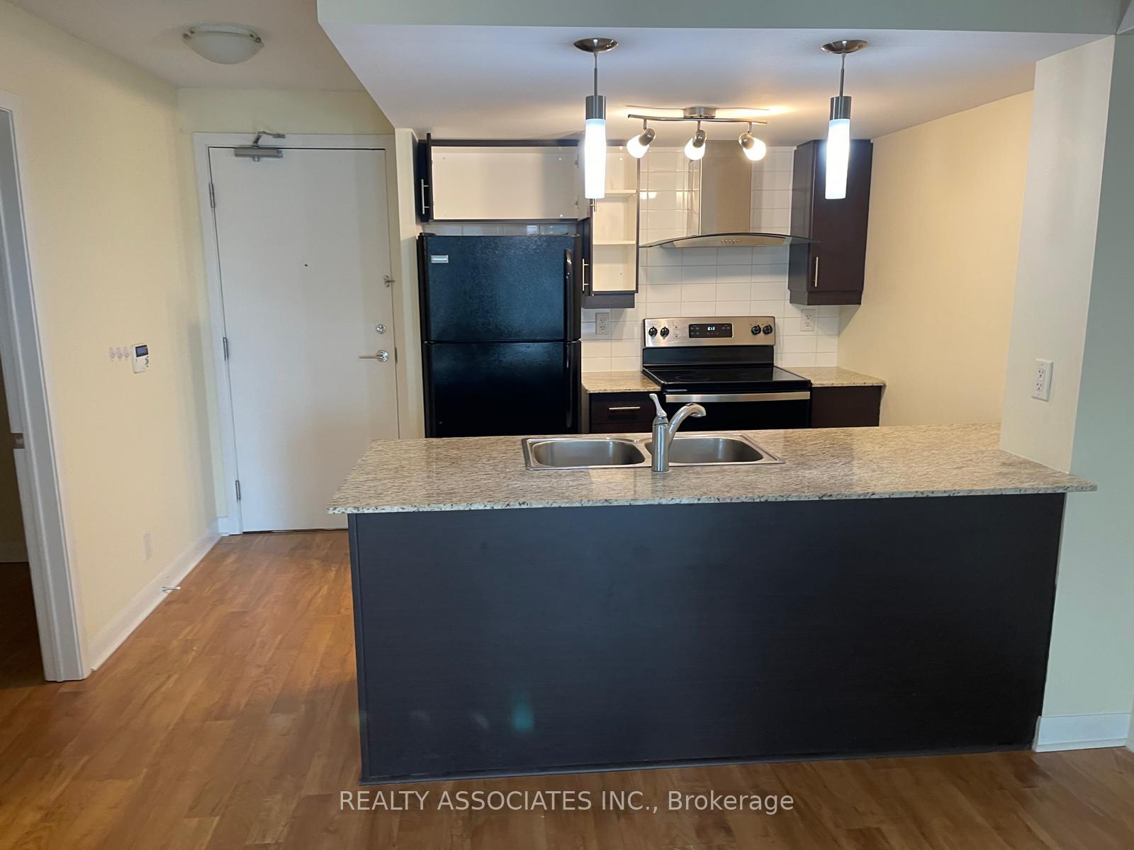 2 Bedrooms Condo at 25 Town Centre, Toronto For sale