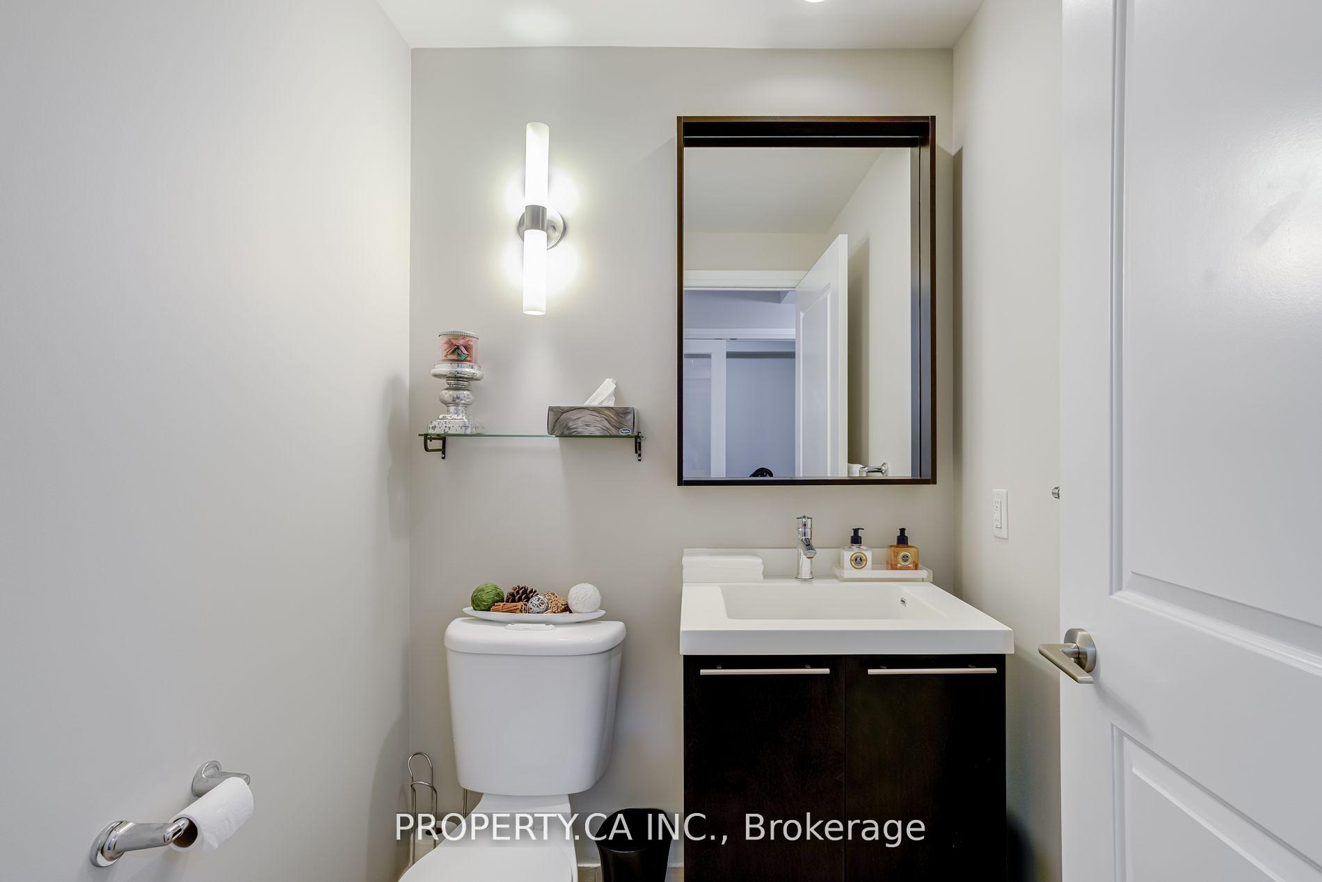 2 Bedrooms Condo at 100 Harrison, Toronto For sale