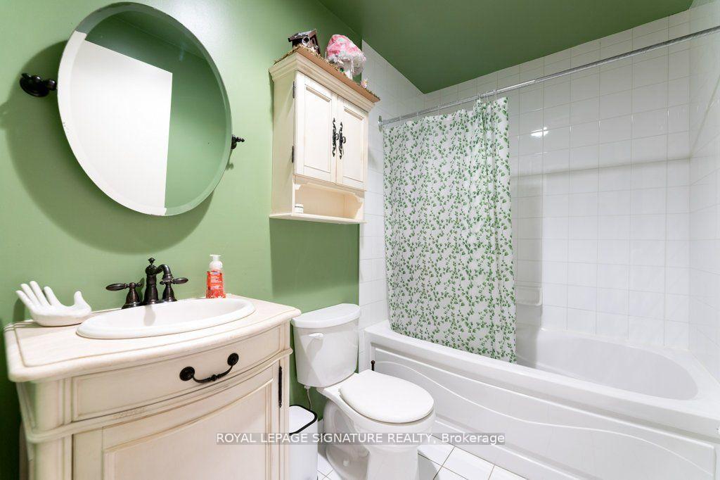 2 Bedrooms Condo at 700 King, Toronto For sale