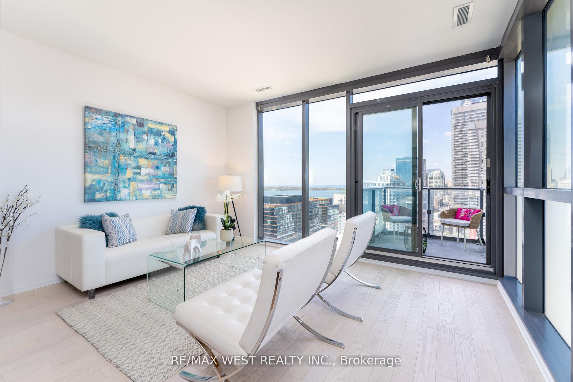 2 Bedrooms Condo at 16 Bonnycastle, Toronto For sale