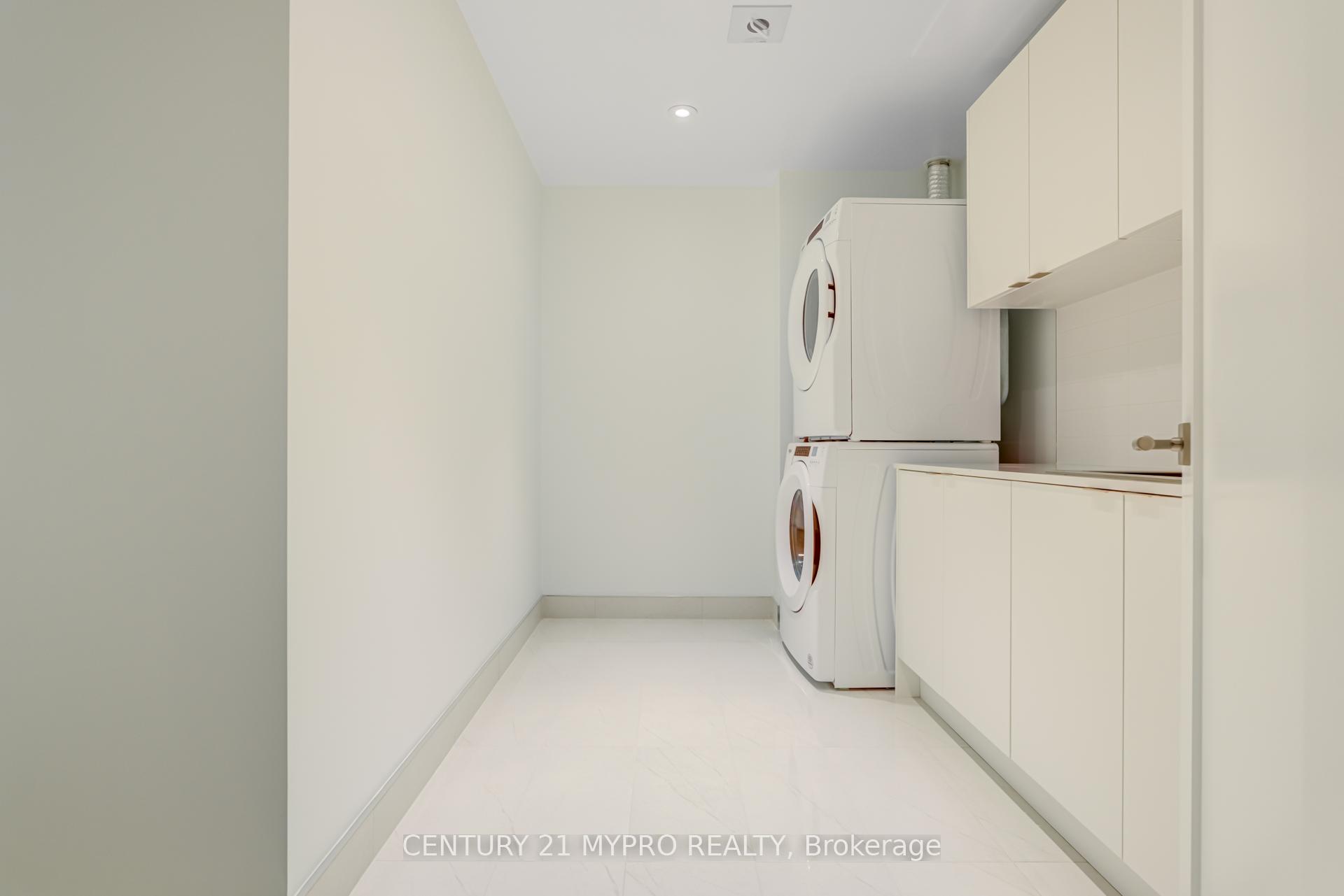 3 Bedrooms Condo at 455 Wellington,  Toronto For sale