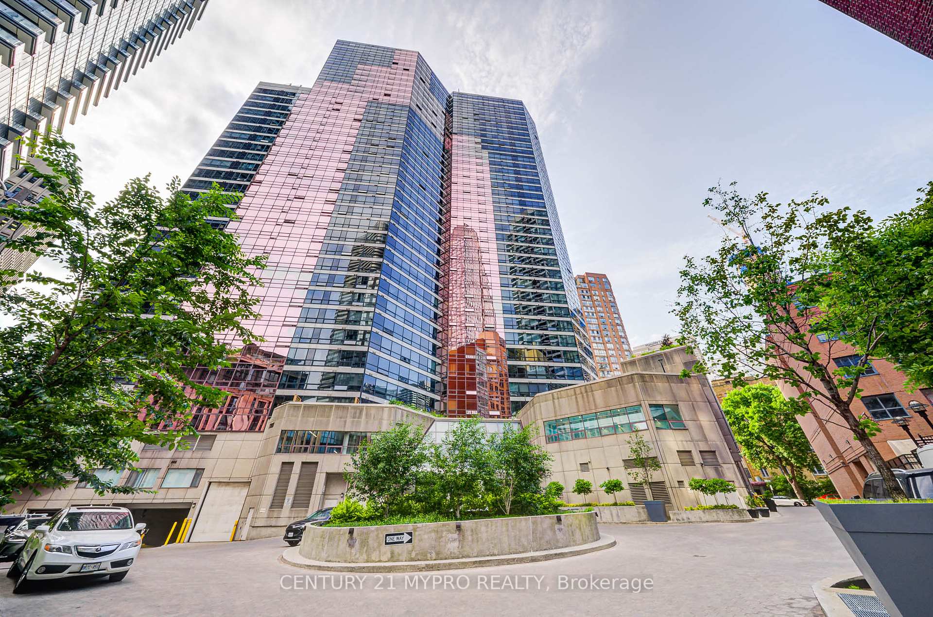 2 Bedrooms Condo at 1001 Bay, Toronto For sale