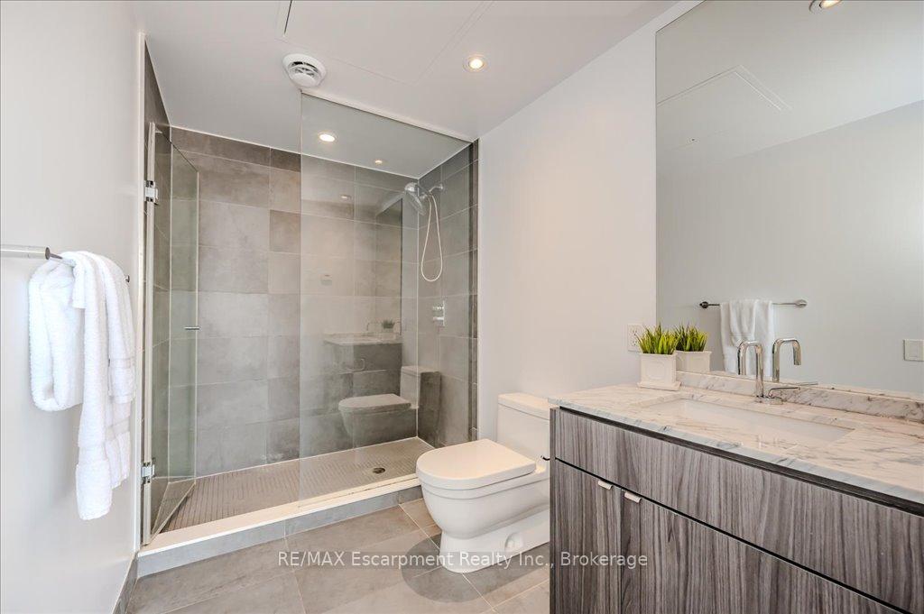 2 Bedrooms Condo at 60 Colborne, Toronto For sale