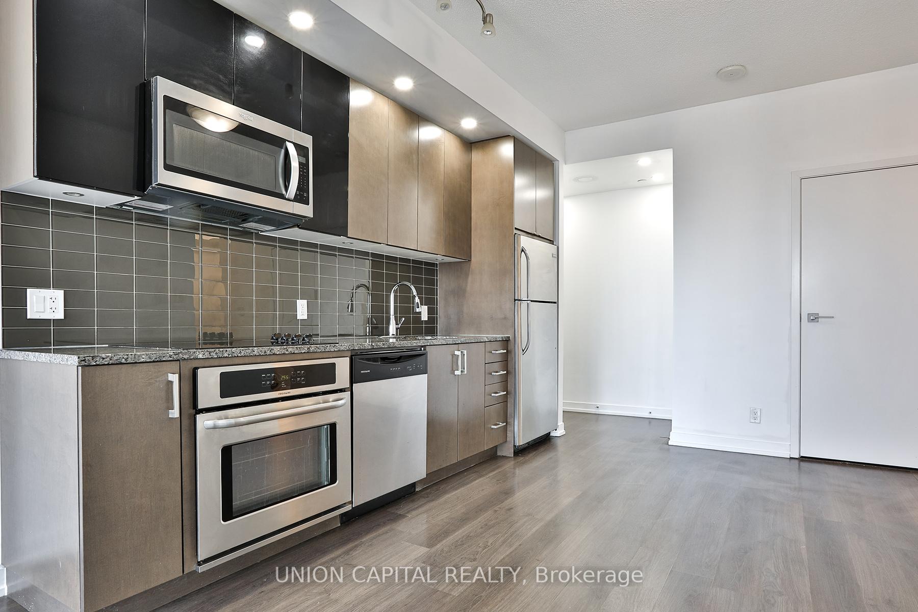 2 Bedrooms Condo at 89 Dunfield, Toronto For sale