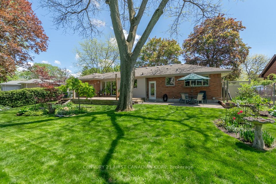 631 Oakridge Drive, London North, ON N6H 3G3