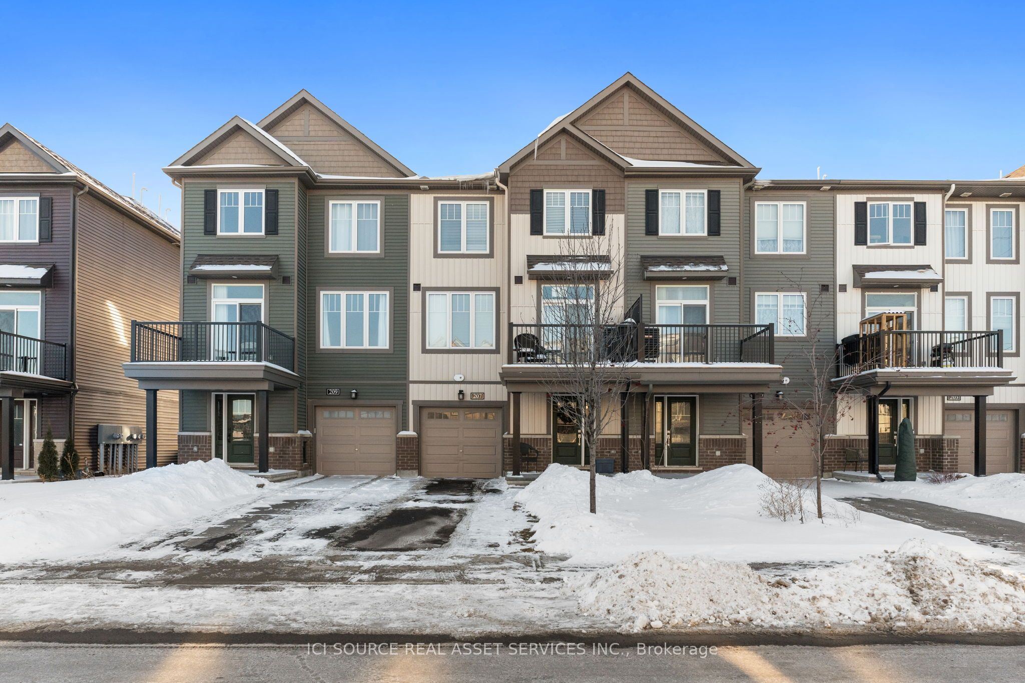 207 Liebe Terrace, Barrhaven, ON K2J 6R9