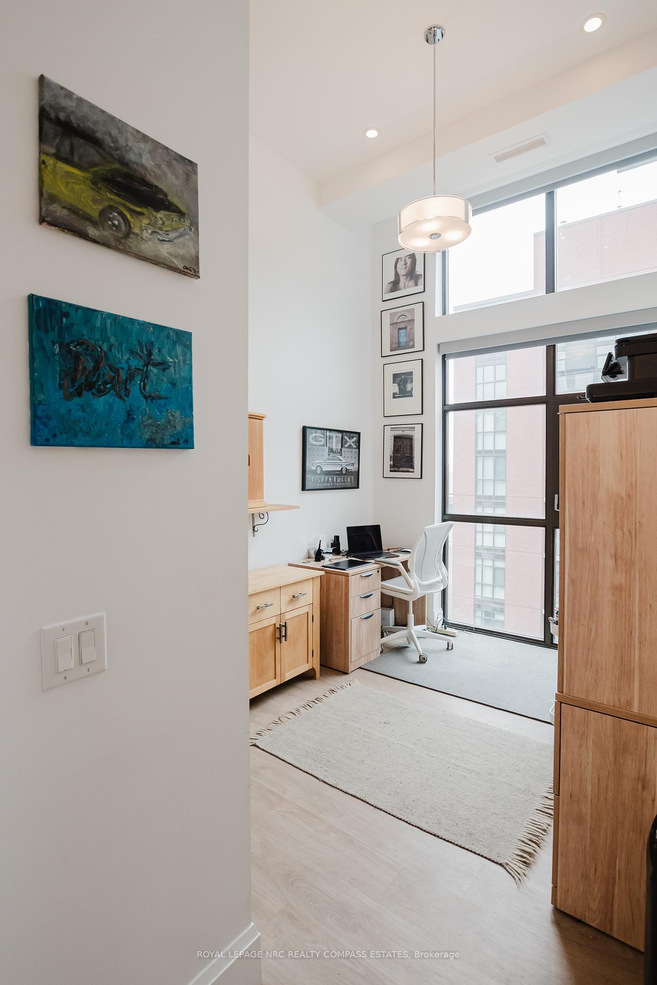 2 Bedrooms Condo at 118 King,  Hamilton For sale