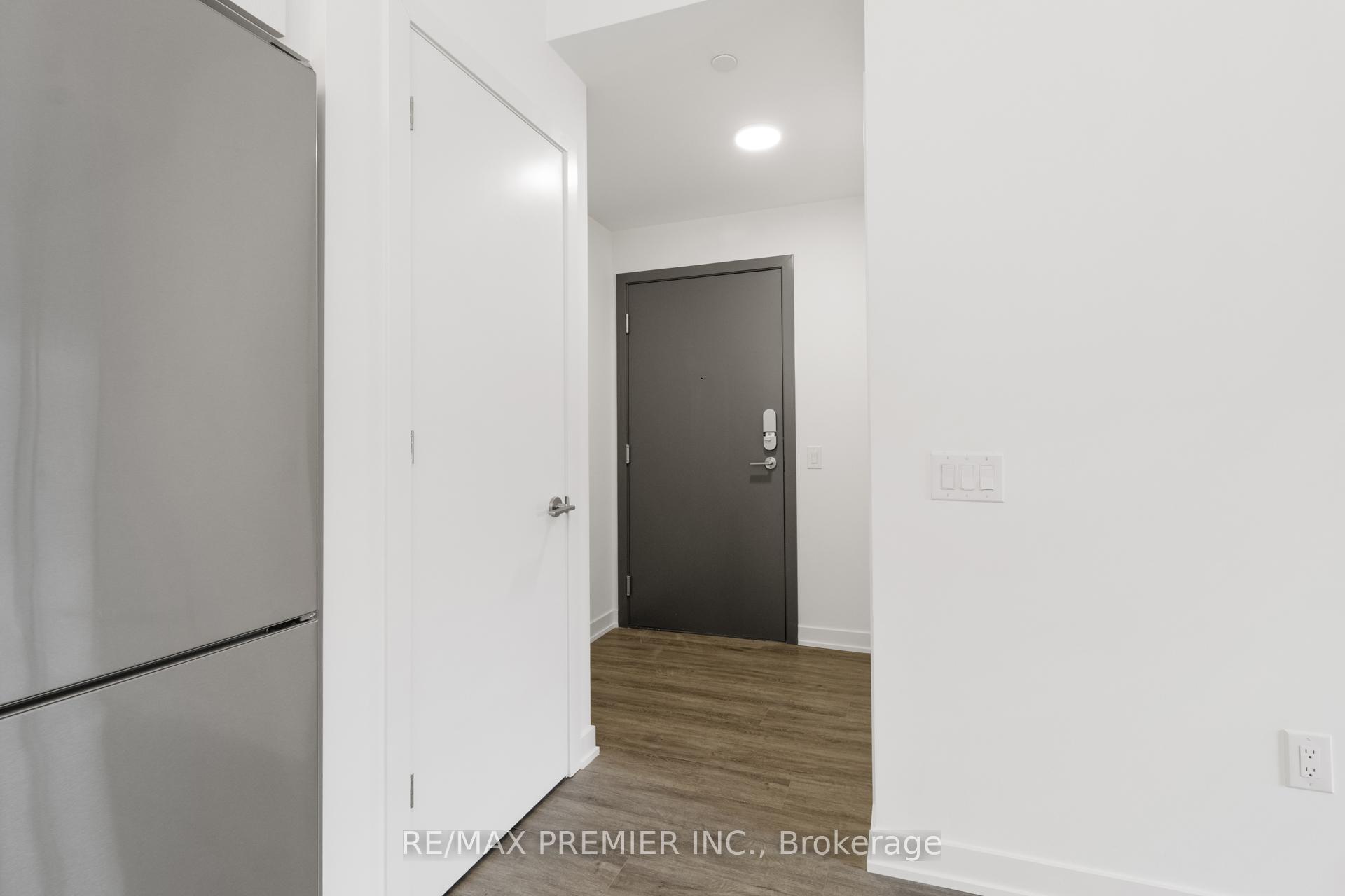 1 Bedroom Condo at 9 Tecumseth, Toronto For sale