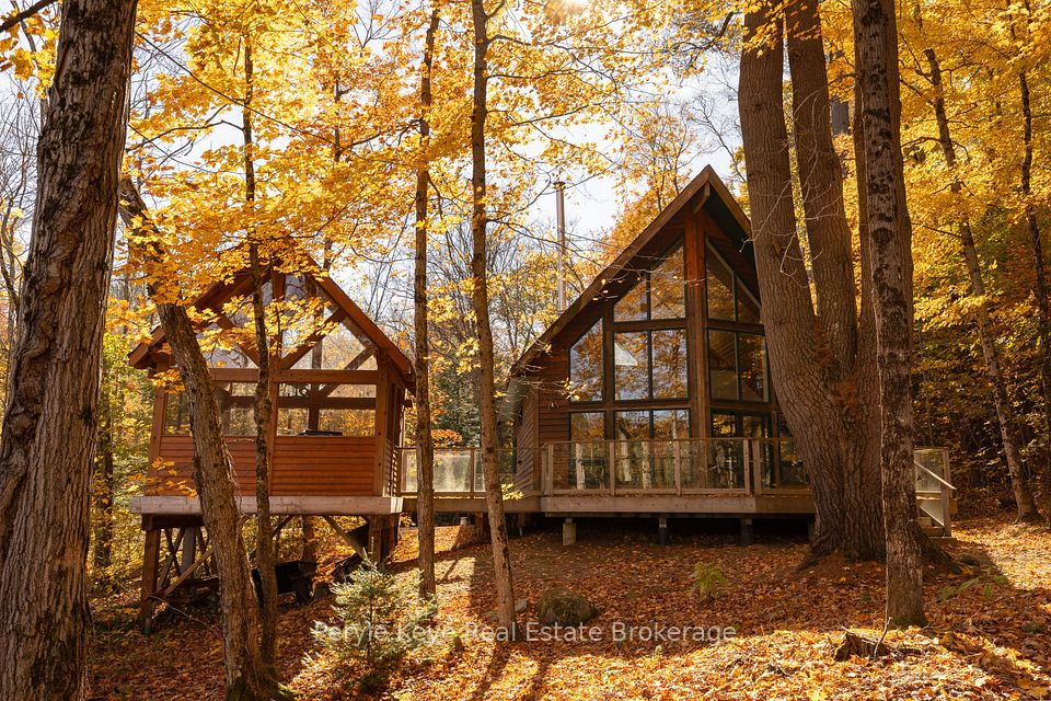 1042 S Menominee Road, Lake of Bays, ON P0B 1A0
