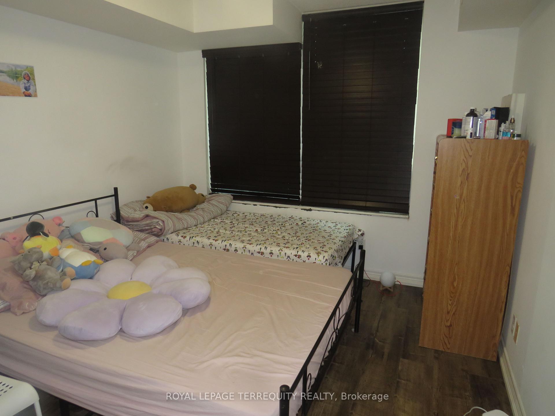 2 Bedrooms Condo at 30 Grand Trunk, Toronto For sale