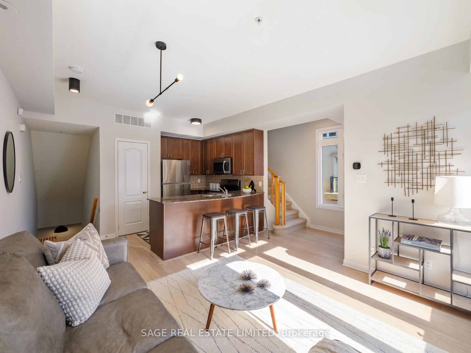 2 Bedrooms Condo at 78 Carr, Toronto For sale