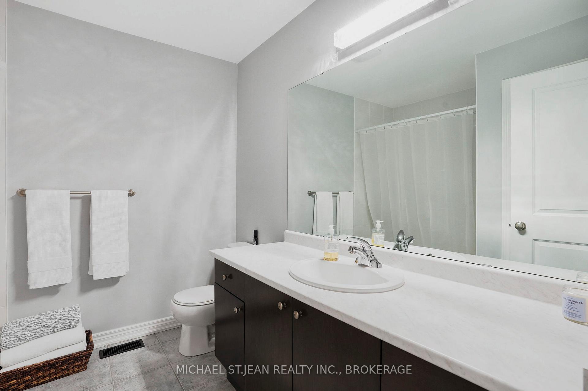 3 Bedrooms Condo at 5056 New,  Burlington For sale