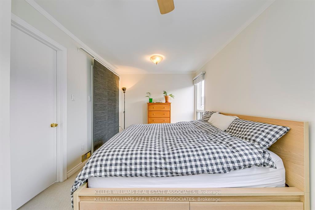 4 Bedrooms Condo at 24 Reid, Mississauga For sale