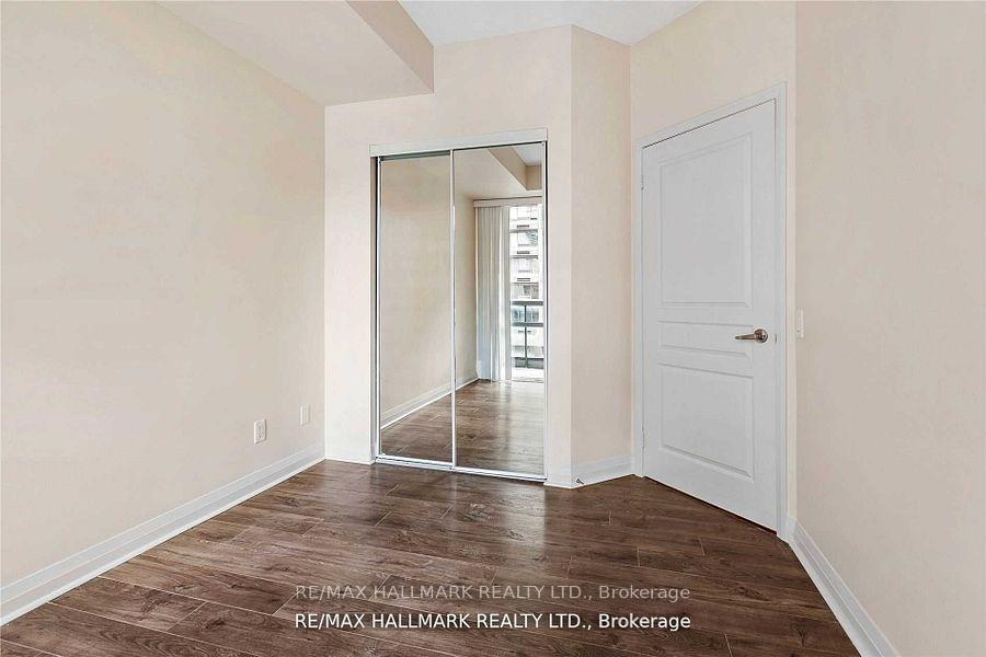 2 Bedrooms Condo at 1121 Bay, Toronto For sale