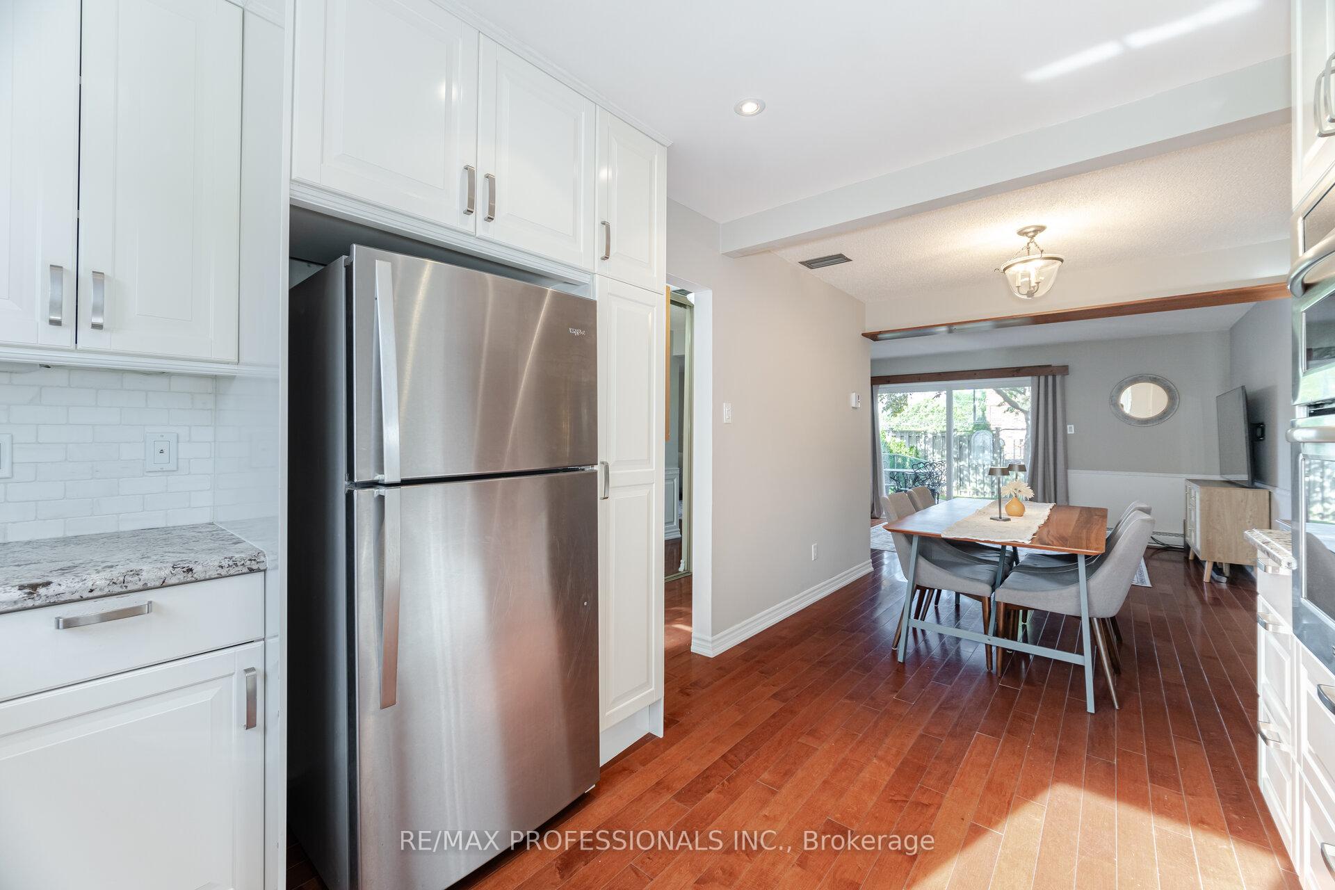 3 Bedrooms Condo at 582 Renforth, Toronto For sale