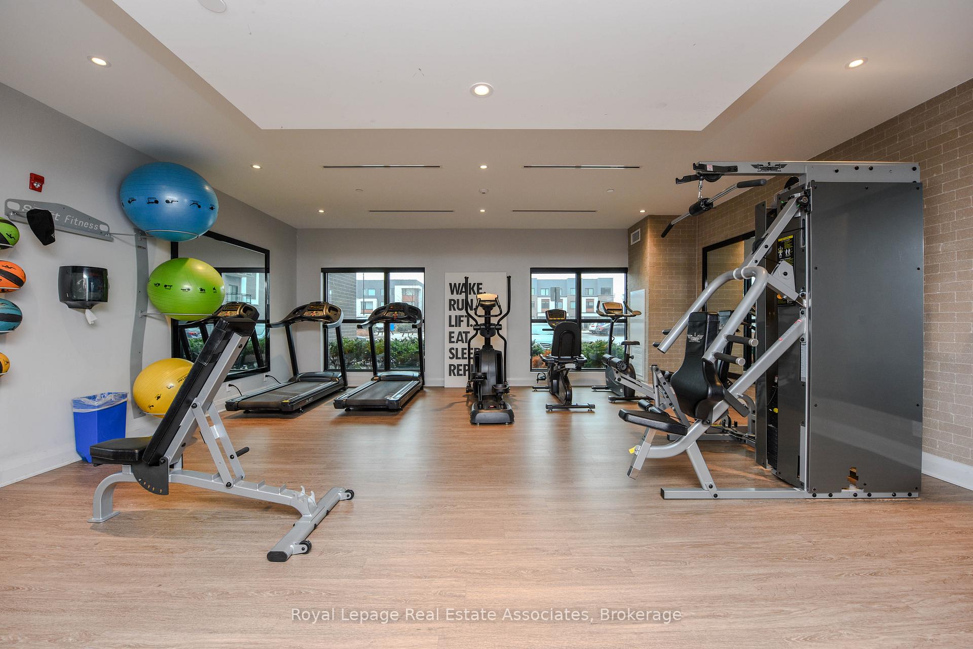 3 Bedrooms Condo at 102 Grovewood, Oakville For sale