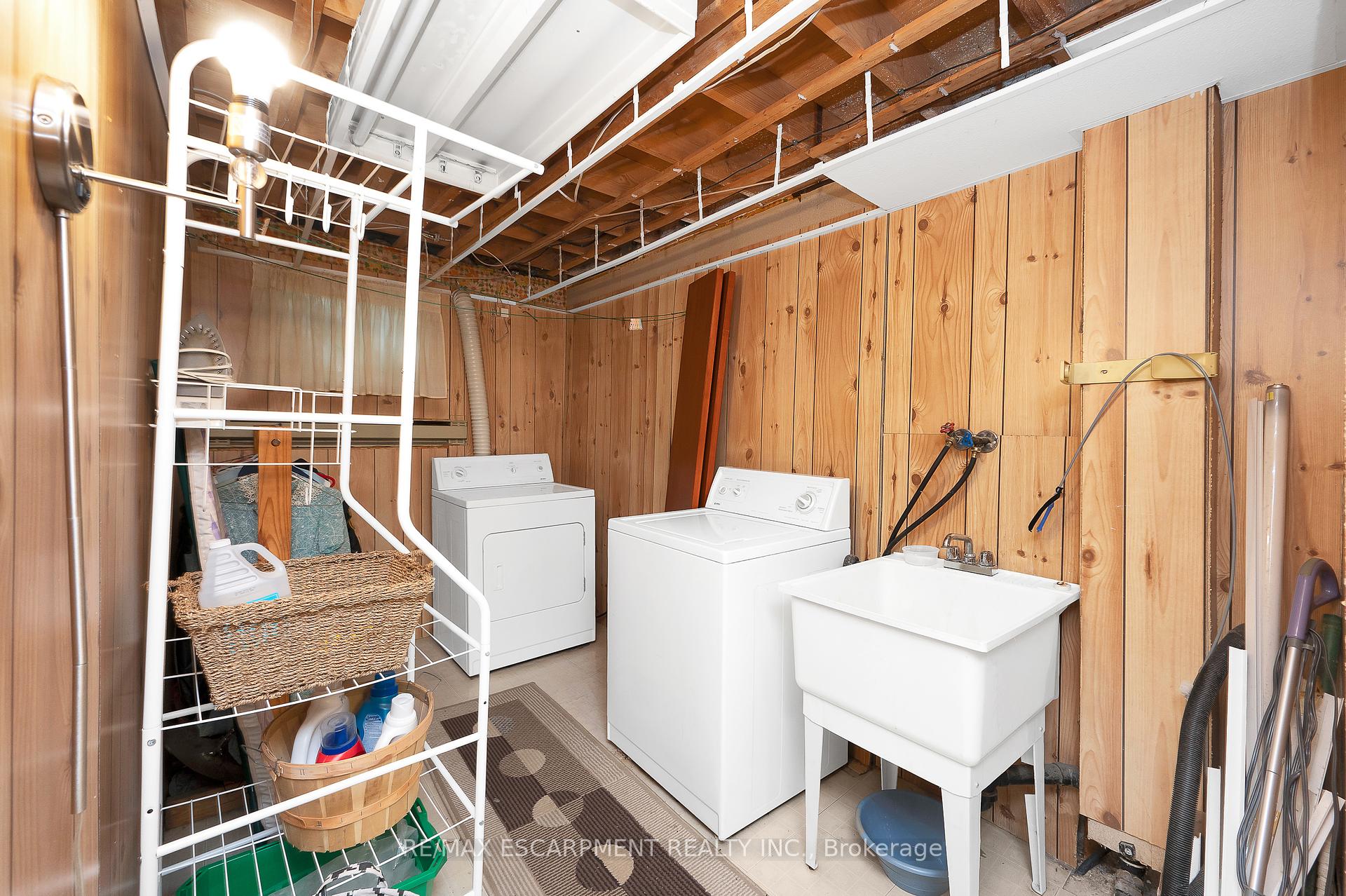 3 Bedrooms Condo at 5017 Pinedale, Burlington For sale