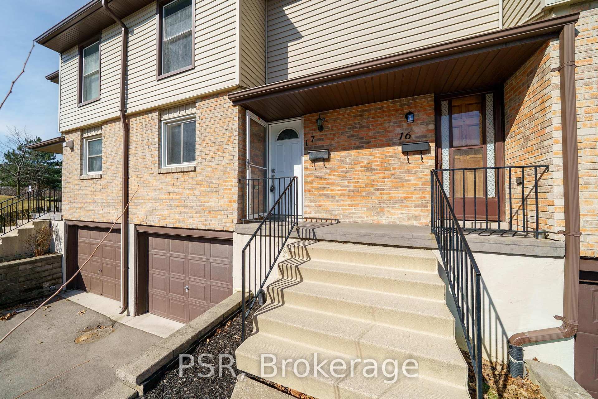 3 Bedrooms Condo at 10 Angus, Hamilton For sale
