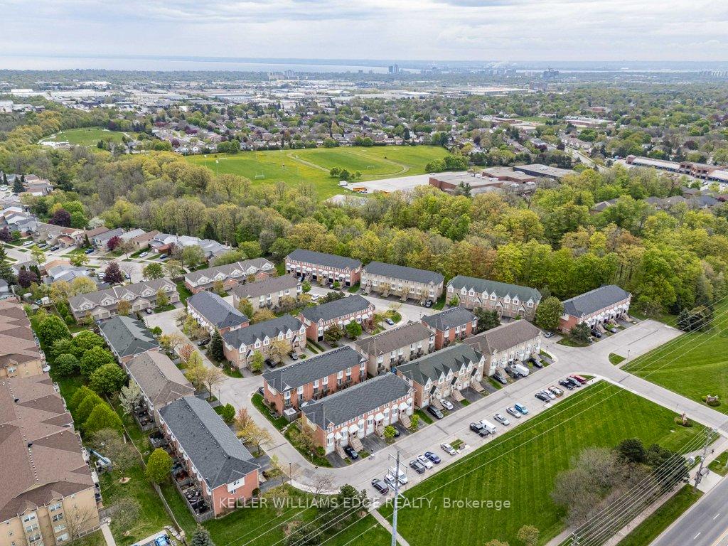 2 Bedrooms Condo at 3480 Upper Middle, Burlington For sale