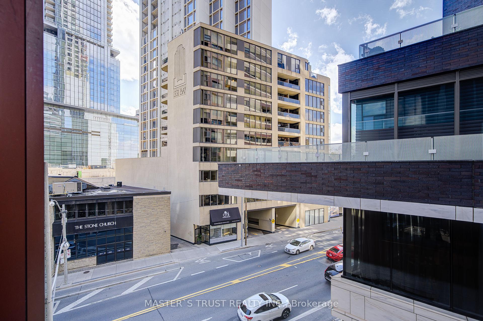 2 Bedrooms Condo at 32 Davenport, Toronto For sale