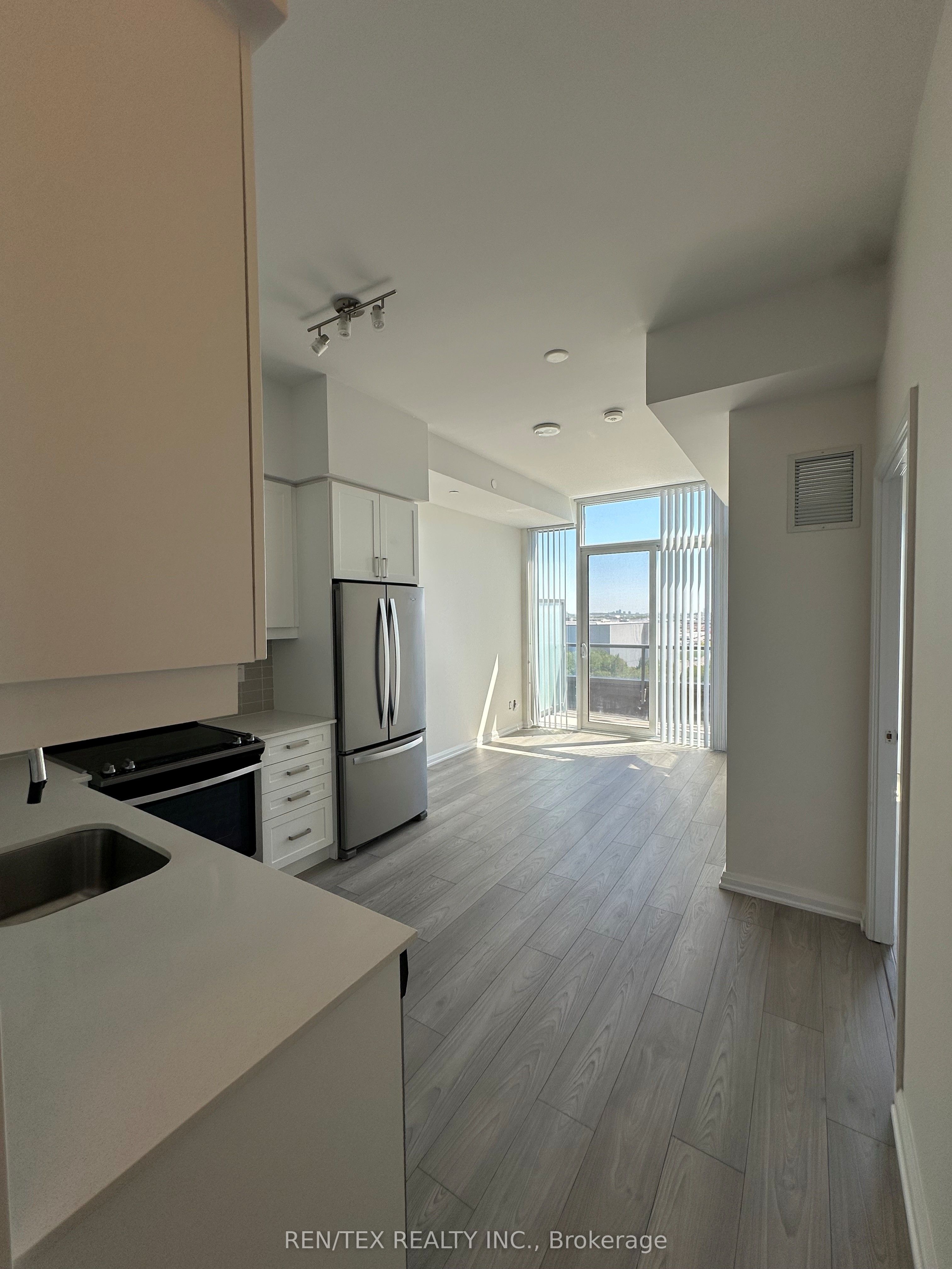 7895 Jane Street, #903