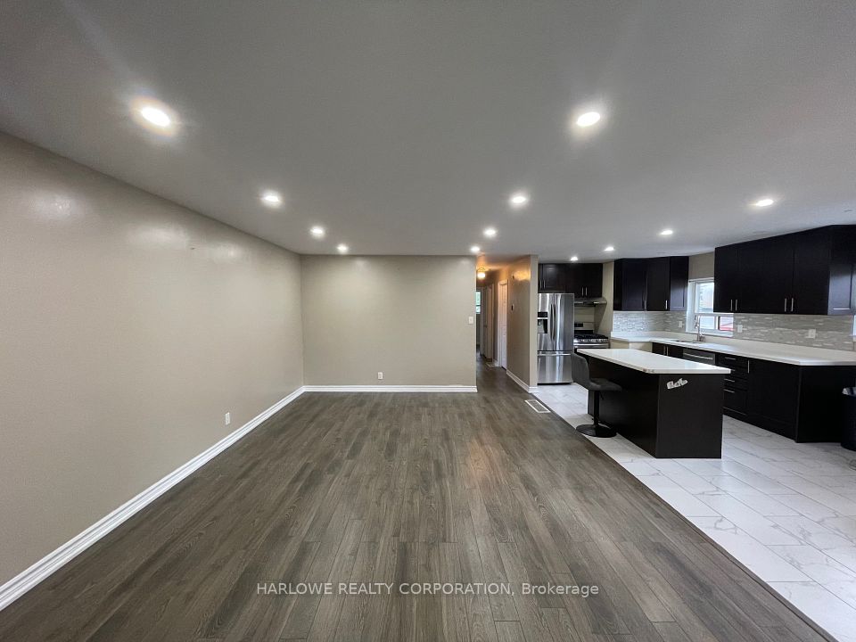 909 Reytan Boulevard