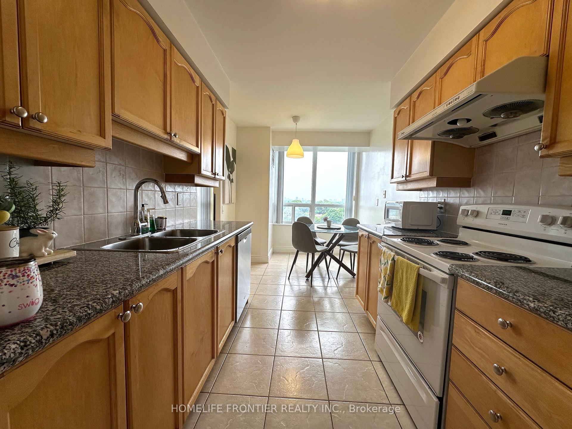 3 Bedrooms Condo at 80 Harrison Garden, Toronto For sale